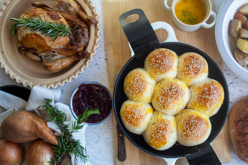 Soft Garlic Butter Dinner Rolls