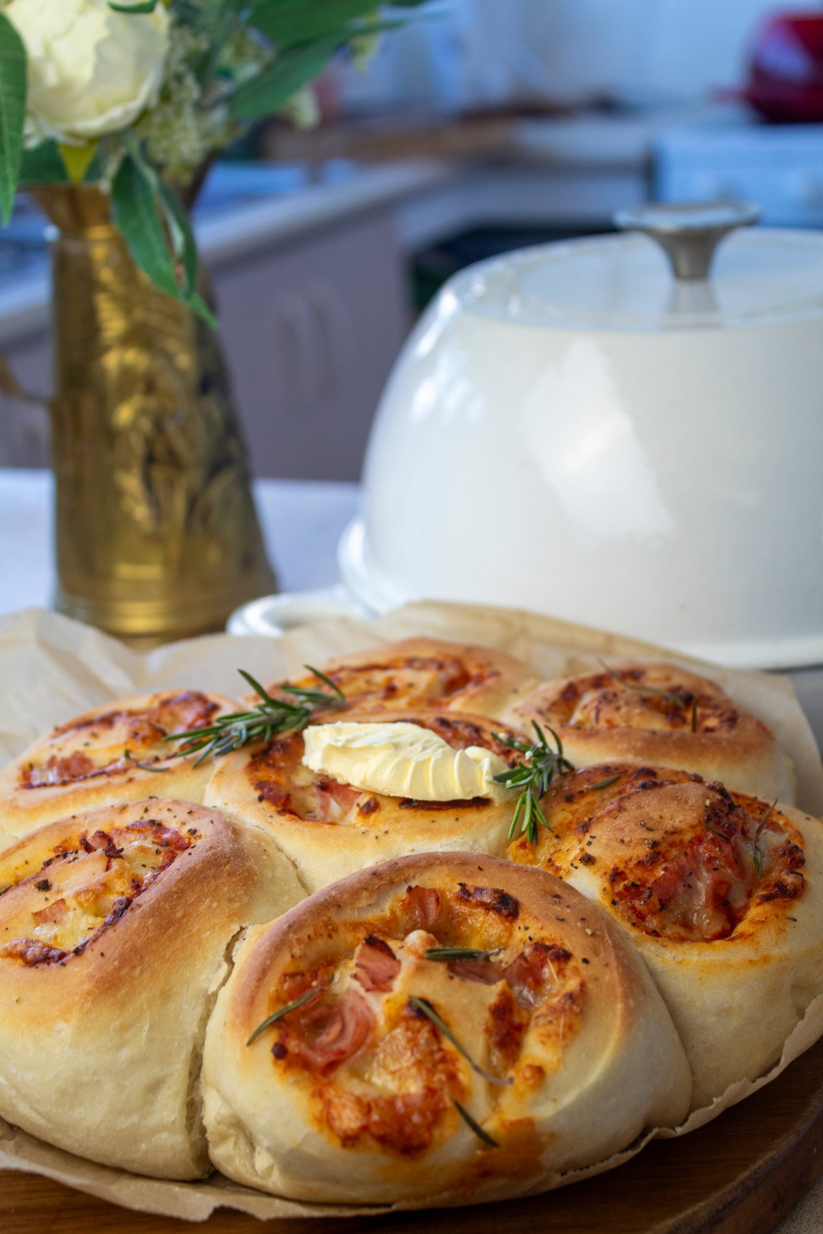 Cheesy Garlic Butter Scrolls
